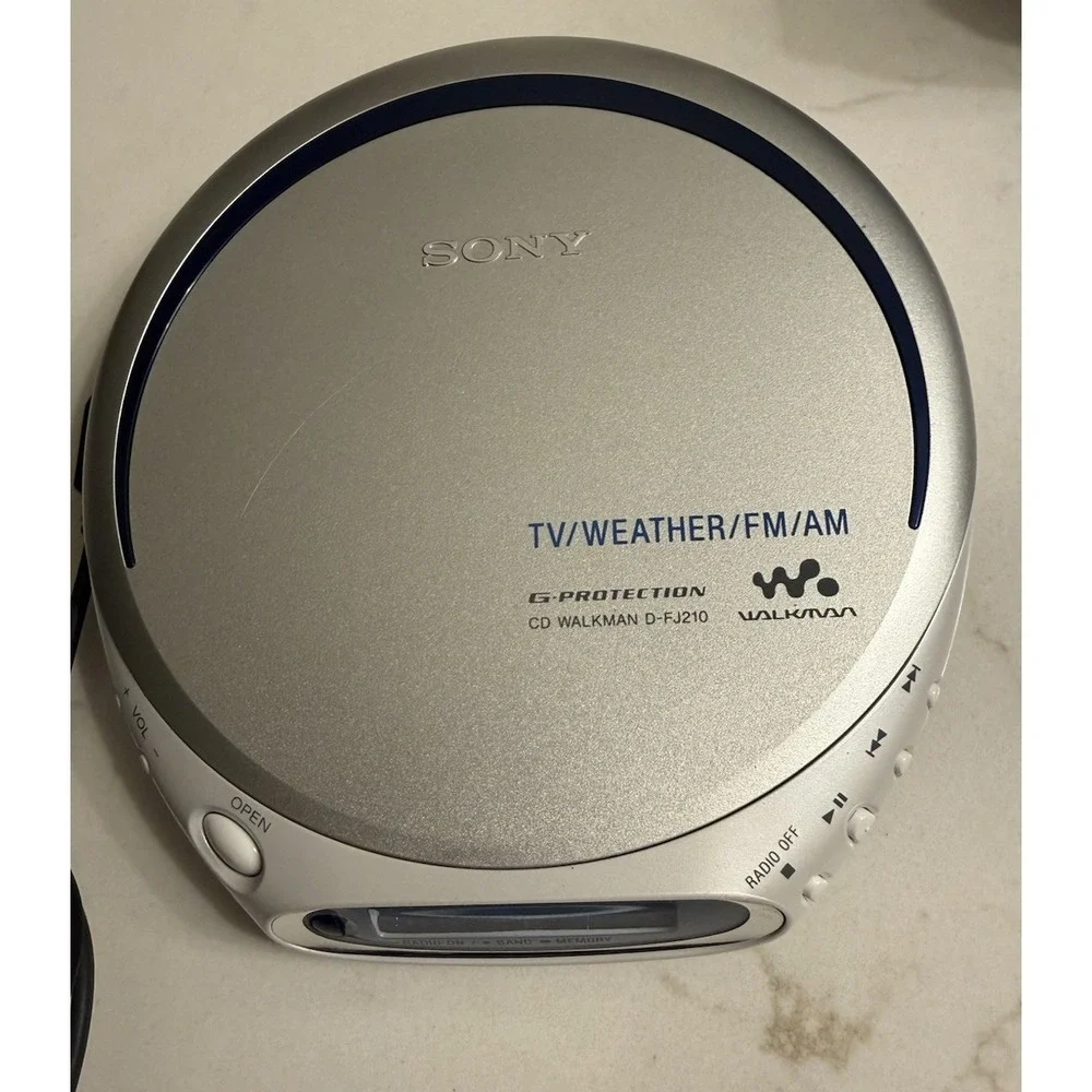 Sony D-FJ210 Portable CD Walkman Radio Silver Player TESTED w/ Remote & Case